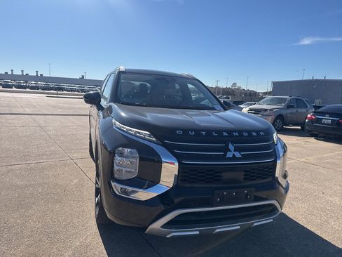 Used 2022 Mitsubishi Outlander SEL image 3