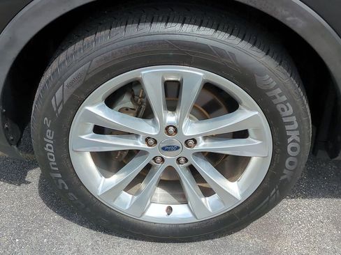 Used 2018 Ford Explorer XLT w/ Equipment Group 202A image 9