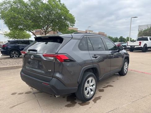 Used 2021 Toyota RAV4 LE image 5