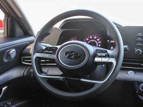 Used 2023 Hyundai Elantra SEL image 15