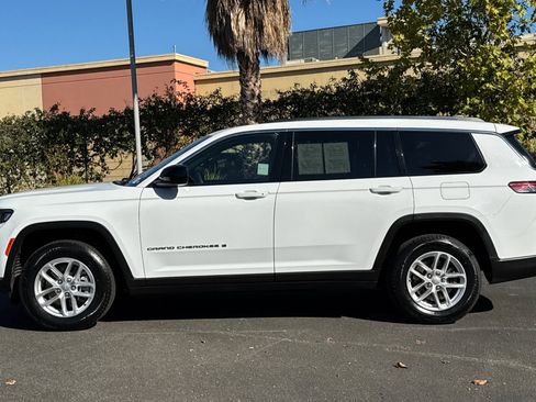 Used 2023 Jeep Grand Cherokee L Laredo image 7