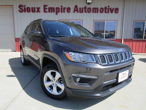 Used 2018 Jeep Compass Latitude AWD/4WD image 1