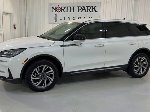 New 2026 Lincoln Corsair Premiere FWD image 6