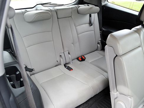 Used 2016 Honda Pilot Touring image 18