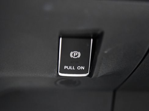 Used 2024 Nissan Ariya AWD image 32