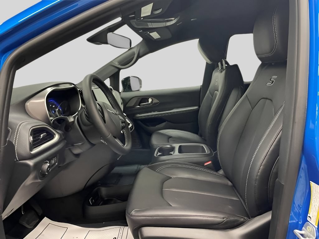 New 2026 Chrysler Pacifica Select w/ S Appearance Package FWD image 16