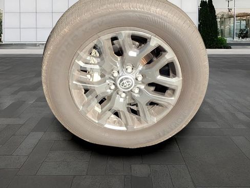 Used 2023 Toyota Sequoia Platinum image 11