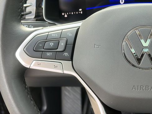 Used 2025 Volkswagen Jetta SE image 14