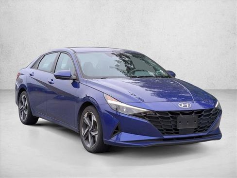 Certified 2023 Hyundai Elantra SEL w/ Convenience Package image 3