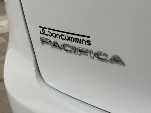 New 2026 Chrysler Pacifica Limited image 28