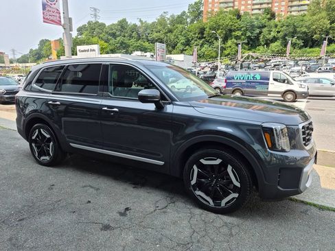 Used 2023 Kia Telluride S w/ S Sunroof Package AWD/4WD image 5