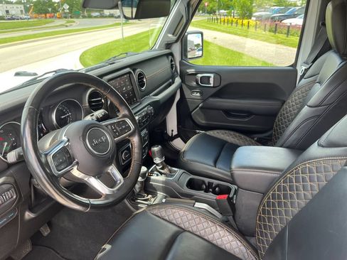 Used 2022 Jeep Wrangler Unlimited Sahara AWD/4WD image 36