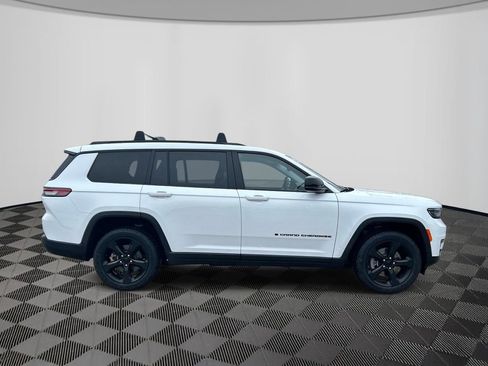 Used 2023 Jeep Grand Cherokee L Limited w/ Black Appearance Package image 4