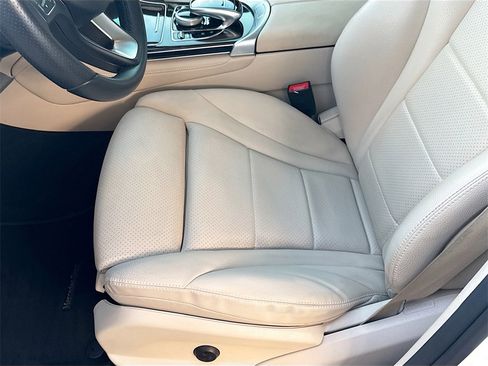 Used 2018 Mercedes-Benz GLC 300 4MATIC w/ Multimedia Package image 21