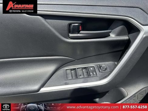 Used 2021 Toyota RAV4 LE AWD/4WD image 20