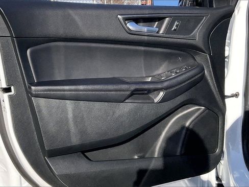 Used 2023 Ford Edge SE w/ Black Appearance Package image 19