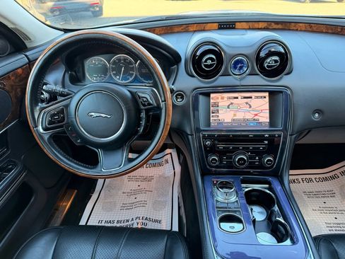 Used 2011 Jaguar XJ image 10