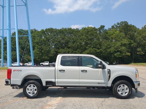 Certified 2025 Ford F250 XLT AWD/4WD image 2