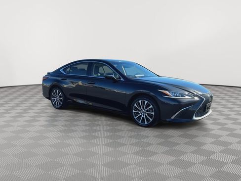 Used 2019 Lexus ES 300h w/ Premium Package image 2