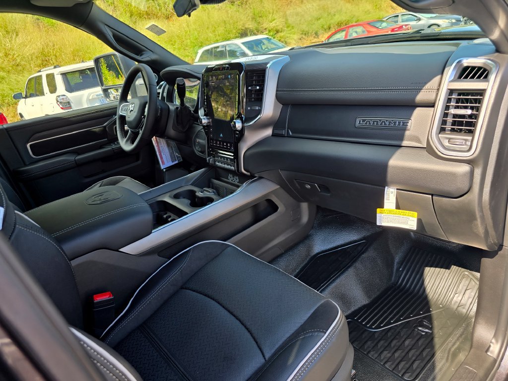 New 2026 RAM 4500 4x4 Crew Cab DRW w/ Laramie Trim Package image 25