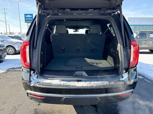 Used 2021 GMC Yukon XL SLT w/ SLT Luxury Package image 25