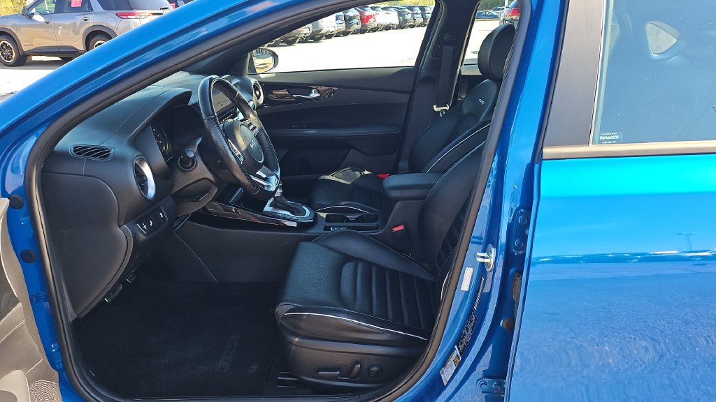 Used 2023 Kia Forte GT-Line w/ GT-Line Premium Package FWD image 4