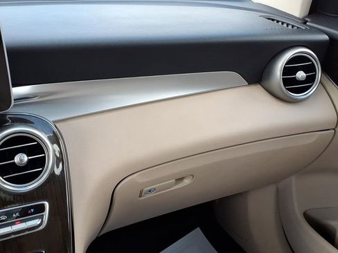 Used 2019 Mercedes-Benz GLC 300 image 24