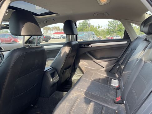 Used 2012 Volkswagen Passat 2.5 SE FWD image 11
