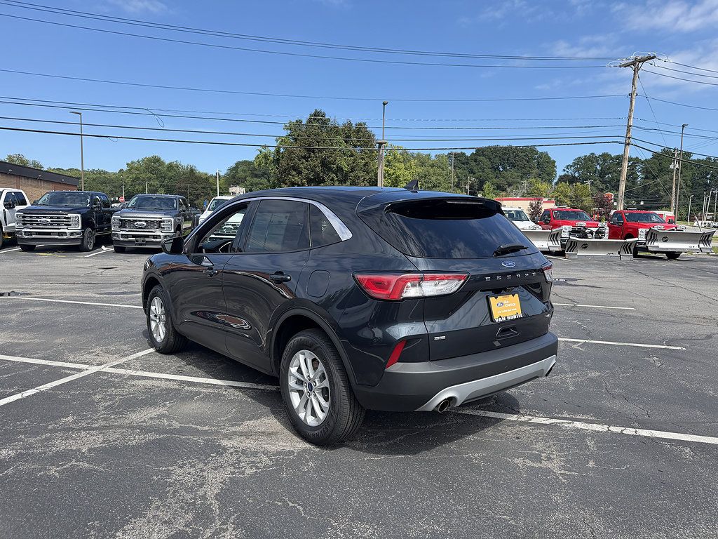 Certified 2022 Ford Escape SE w/ Cold Weather Package AWD/4WD image 4