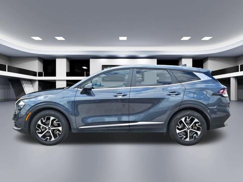 Used 2023 Kia Sportage EX FWD image 2