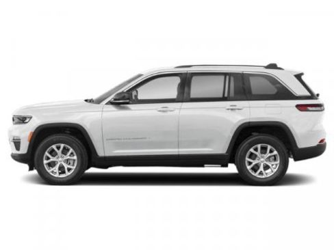 Used 2023 Jeep Grand Cherokee Laredo AWD/4WD image 3
