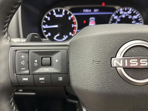 Used 2025 Nissan Rogue SV AWD/4WD image 17