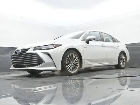 Used 2019 Toyota Avalon Limited w/ Advanced Safety Package FWD image 12