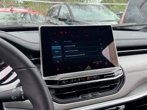 Used 2025 Jeep Compass Limited image 20