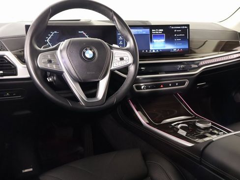 Used 2024 BMW X7 xDrive40i w/ Premium Package image 2
