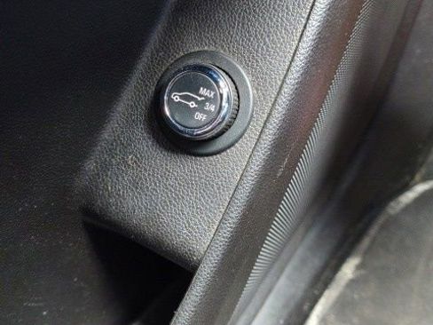 Used 2019 Chevrolet Traverse LT image 18