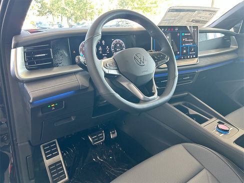 New 2026 Volkswagen Tiguan SE R-Line image 13