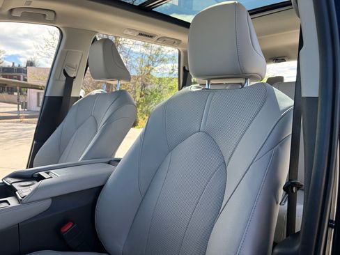 Used 2024 Toyota Grand Highlander Limited AWD/4WD image 9