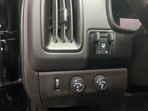 Used 2022 Chevrolet Colorado ZR2 AWD/4WD image 19