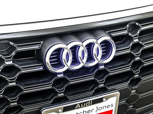 Used 2025 Audi Q5 2.0T Premium w/ Convenience Plus Package image 14