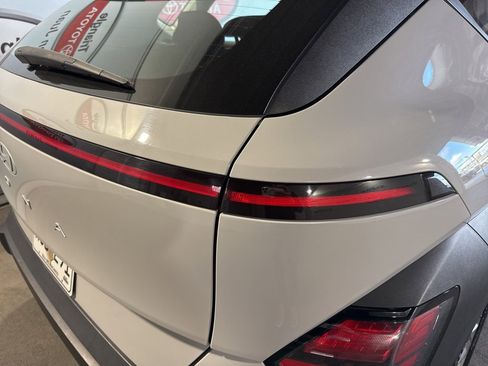 Used 2024 Hyundai Kona SE image 17