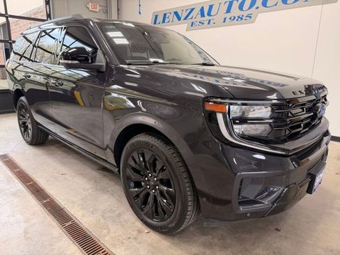 Used 2025 Ford Expedition Platinum w/ Stealth Appearance Package AWD/4WD image 2