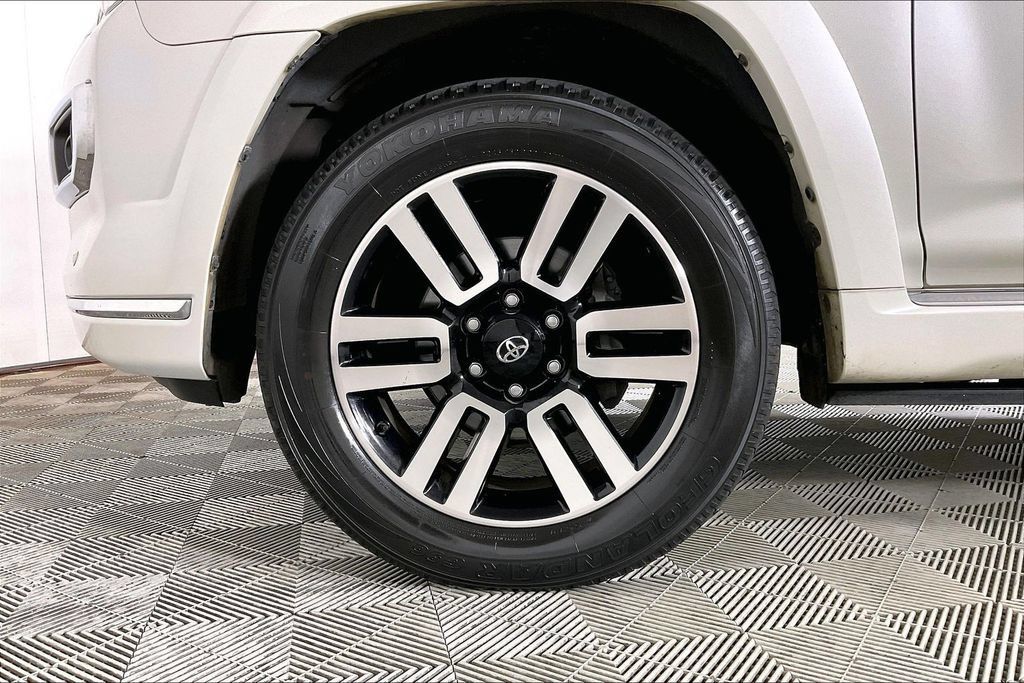 Used 2022 Toyota 4Runner Limited AWD/4WD image 8