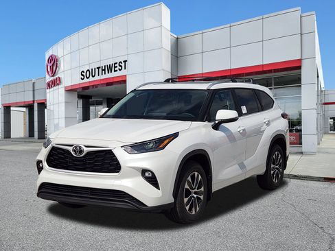 New 2026 Toyota Highlander XLE AWD/4WD image 2
