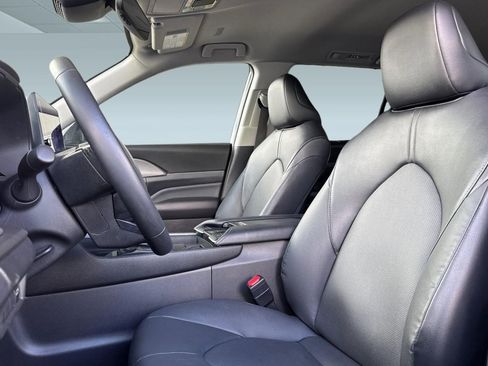 Used 2025 Toyota Grand Highlander FWD image 5