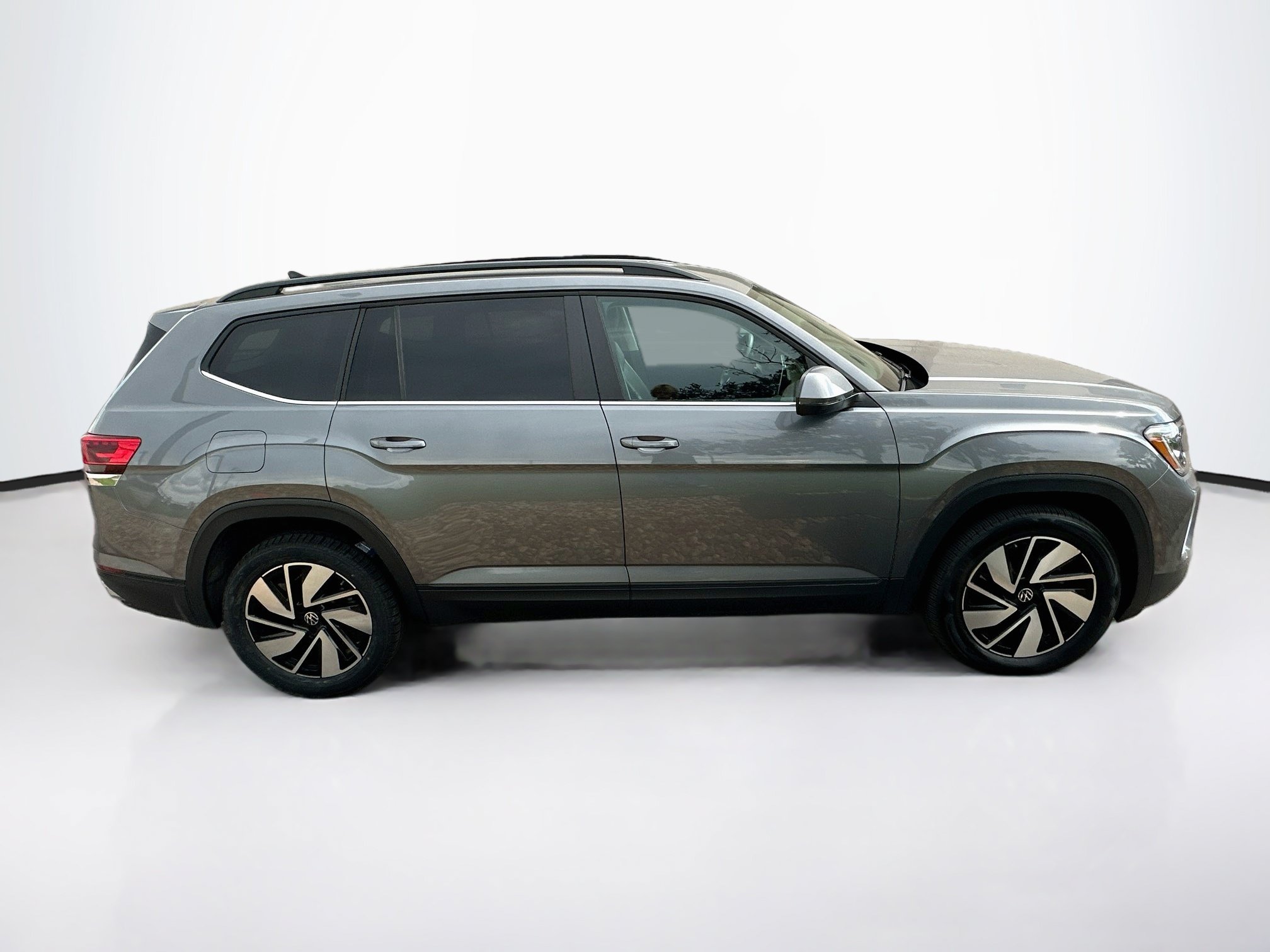 Used 2025 Volkswagen Atlas SE AWD/4WD image 10