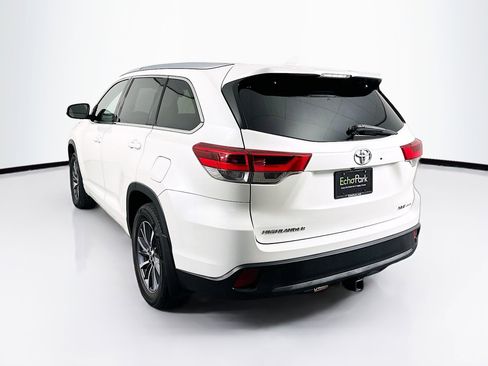 Used 2018 Toyota Highlander XLE AWD/4WD image 5
