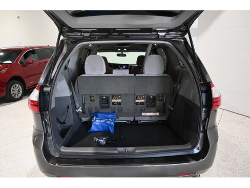 Used 2017 Toyota Sienna LE FWD image 25