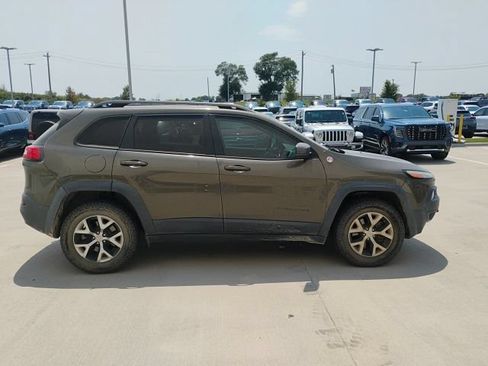 Used 2015 Jeep Cherokee Trailhawk w/ Comfort/Convenience Group AWD/4WD image 2