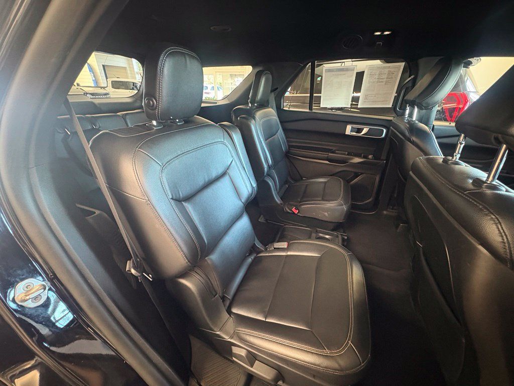 Used 2020 Ford Explorer XLT w/ Equipment Group 202A AWD/4WD image 29